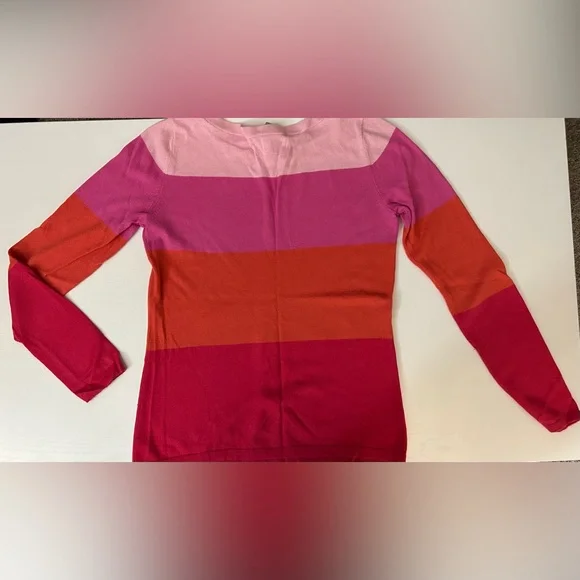 Two Banana Republic Sweaters - Picture 4 of 7